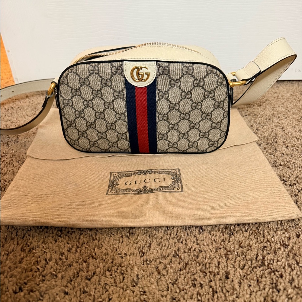 Gucci Beige Crossbody Bag with Navy and Red Stripes - Picture 2 of 10